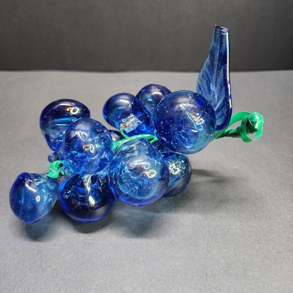 Vintage Handblown Art Glass Grapes Berries Cluster Cobalt Blue with Leaf - Picture 1 of 6